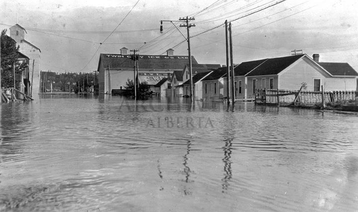 1915 Edmonton Flood – Looking South on 100 Street in Rossdale | # ...